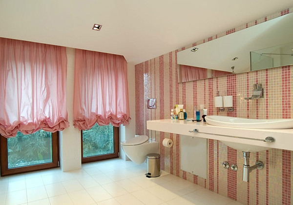 卫生间窗帘颜色风水有什么秘密，实在太惊人了！